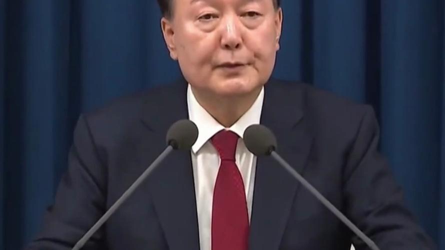 尹锡悦涉嫌发动内乱案首次庭审，尹锡悦全盘否认
